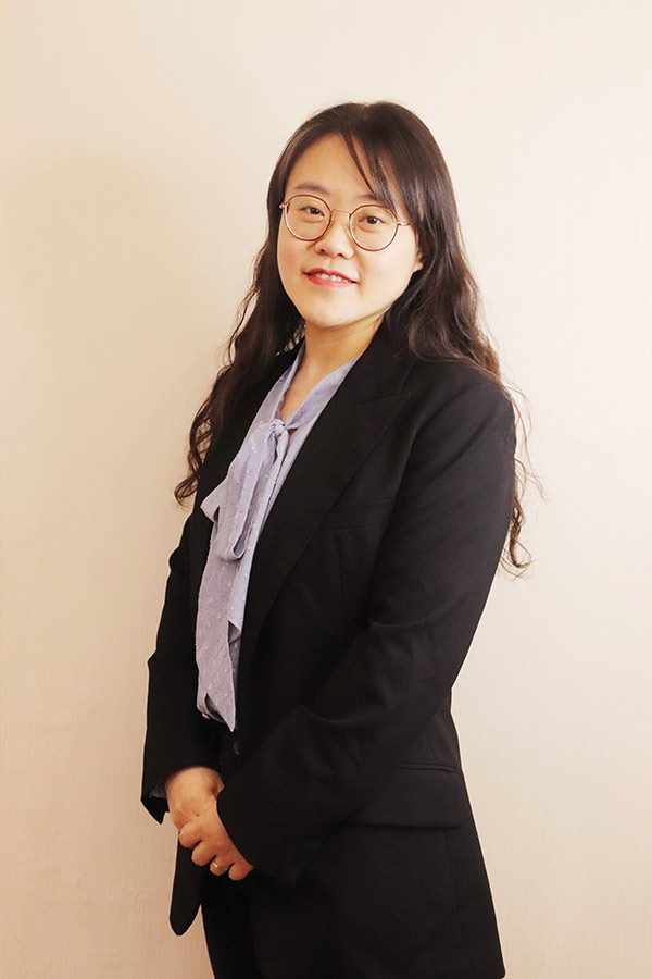 张淑华 研究生学历，毕业于西北师范大学