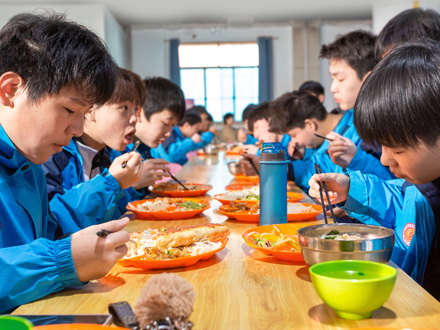 略阳学生用餐