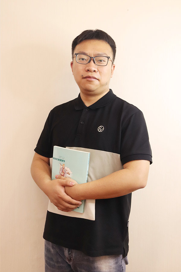 略阳杨斌 本科学历，毕业于西安航空学院